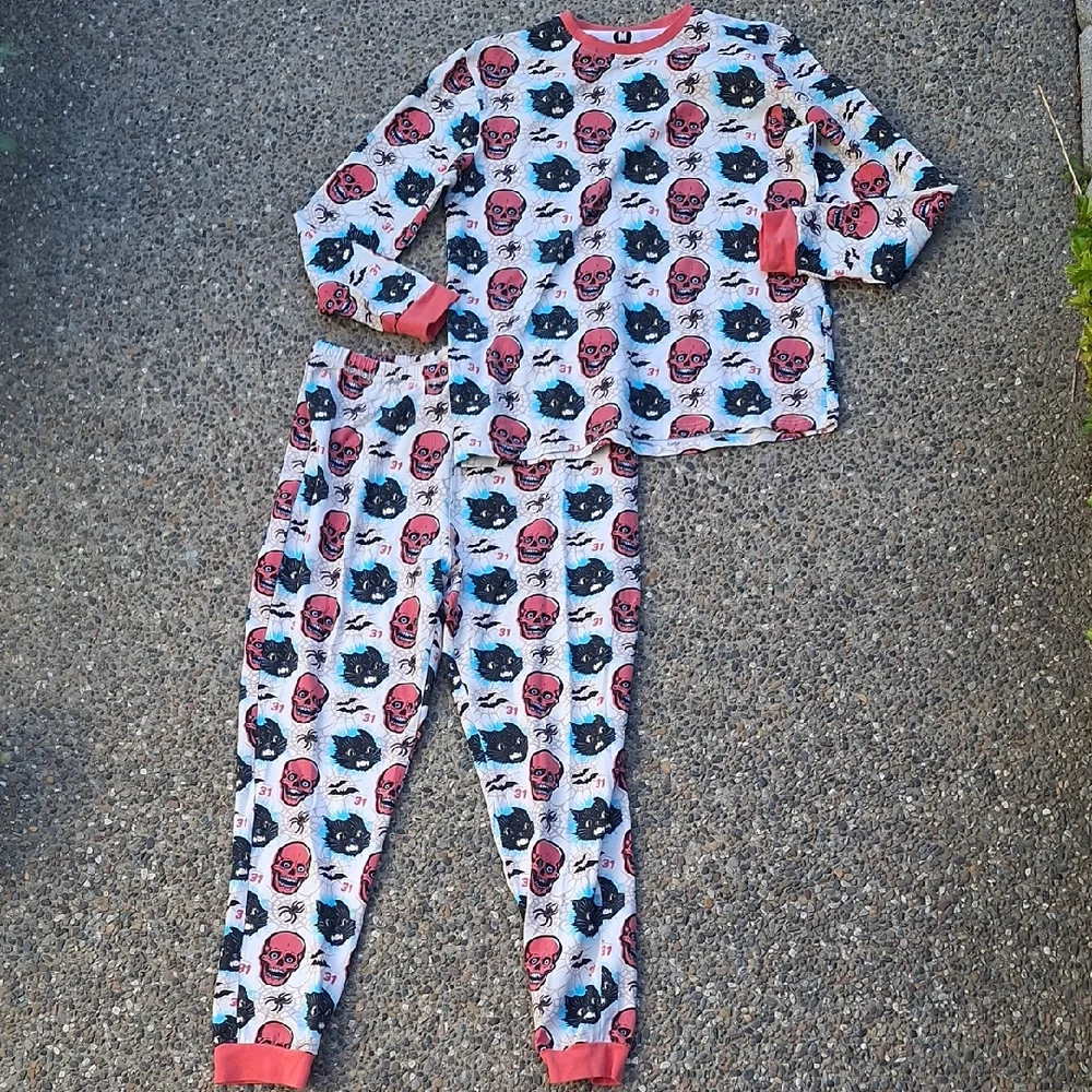 Creepy Co. Presents Beistle Halloween Spooky Skull Cat & Spiderweb Print Pajamas - Picture 2 of 15